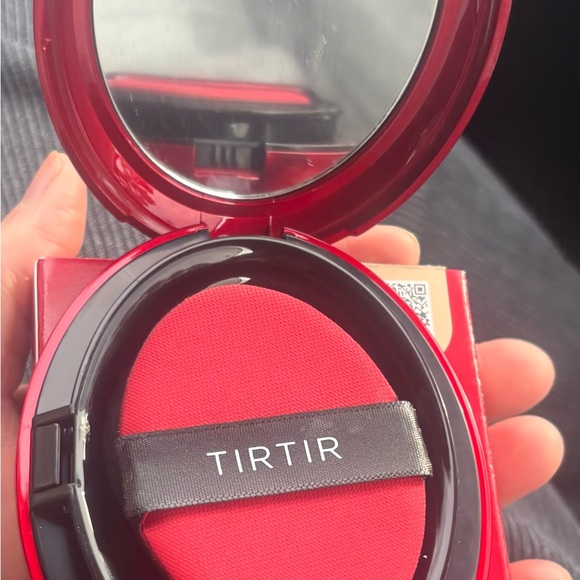 TIRTIR Red Makeup Foundation - Picture 3 of 6